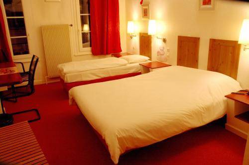 A La Maison Rouge Hotel & Restaurant Barr Room photo